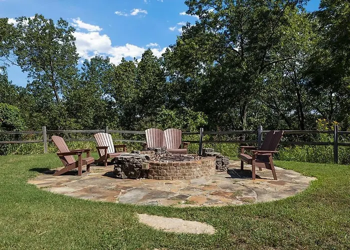 Rock And Timber Lodge